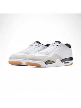 Air Jordan IV 4 RM
RESTOMOD Genuine leather upper Max Air cushioning Size 8